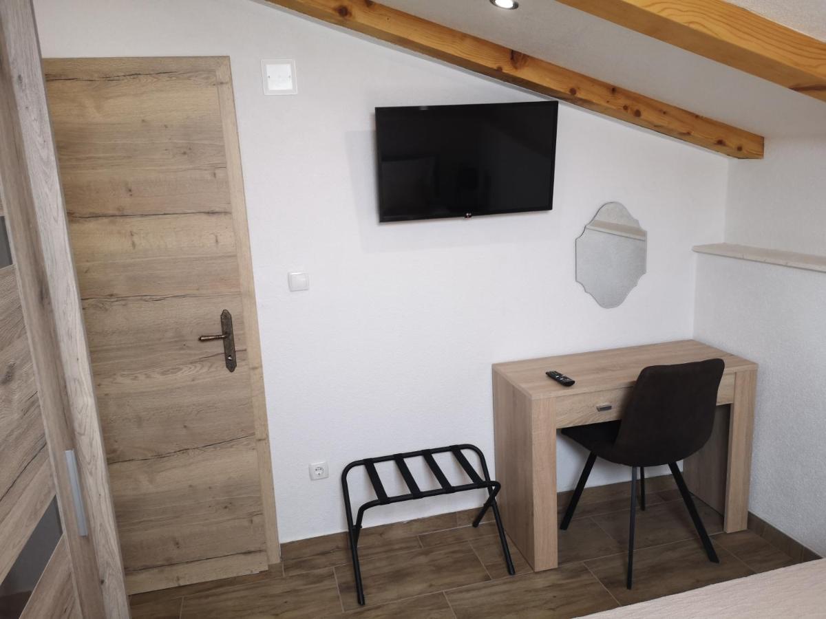 Appartamento Lux Attic Old Town Rab Rab Town Esterno foto
